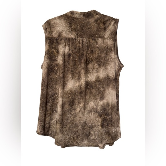 Sleeveless Pleated Blouse – Neutral Brown Print - Picture 2 of 2